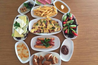 Elma Cafe & Bistro