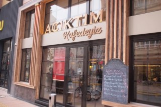 Acıktım Kafedeyiz
